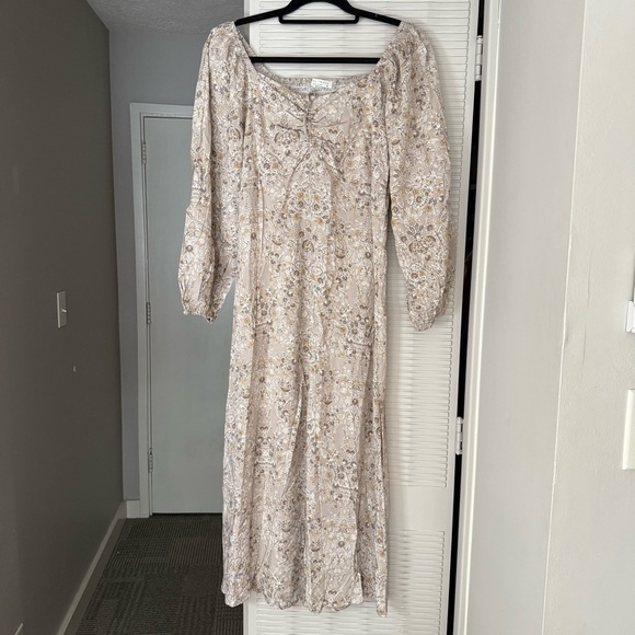 Final Touch Dresses & Skirts - Final Touch Floral Paisley Beige Tan Dress Mid Sleeve Cinched